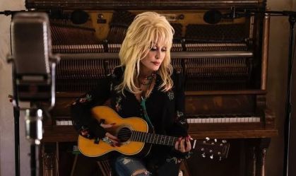 Dolly Parton falta em cerimônias importantes por problemas de saúde
