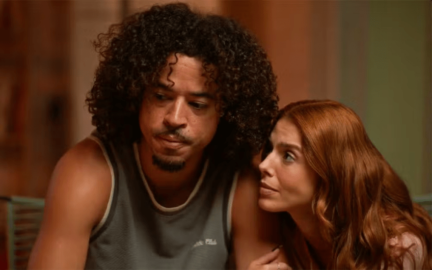 Ryan decide contar a verdade para Kami em "Dona de Mim" • Divulgação/Globo