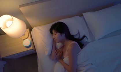 Dormir no escuro total ou manter uma luz acesa? Estudo diz o que é melhor