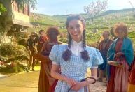 Fim do mistério: intérprete de Dorothy em “Wicked” agradece o papel