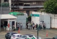 Ônibus do América-MG é "barrado" no Independência por motivo inusitado