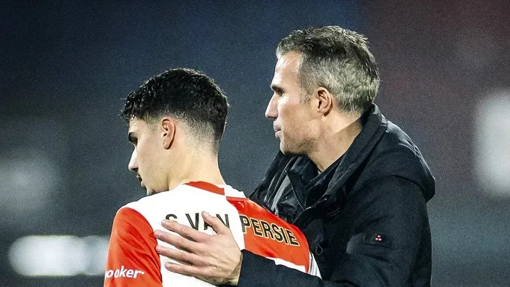 Robin e Shaqueel Van Persie, juntos, nesta quinta-feira (27)