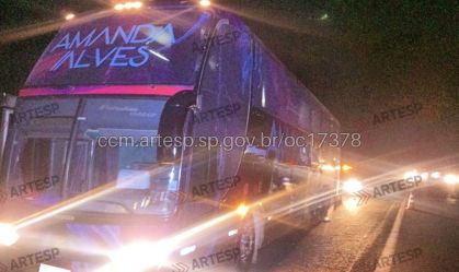 Acidente com ônibus de cantora sertaneja deixa 23 feridos em SP