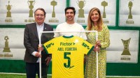 Abel é homenageado por cinco anos de Palmeiras e manda recado à Leila