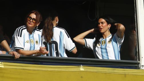 Dua Lipa com a camisa da Argentina na Bombonera
