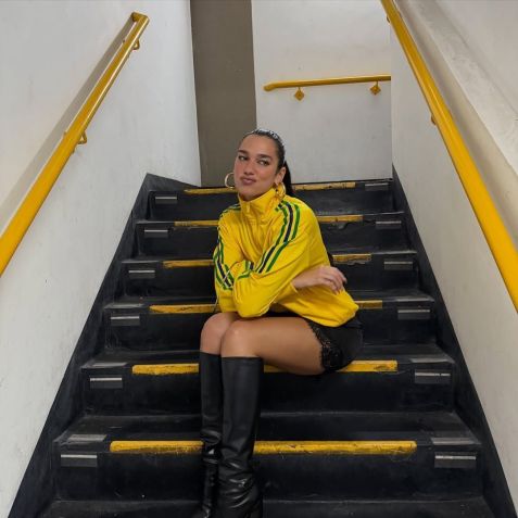 Dua Lipa usa joias de marca brasileira • Instagram/Dua Lipa