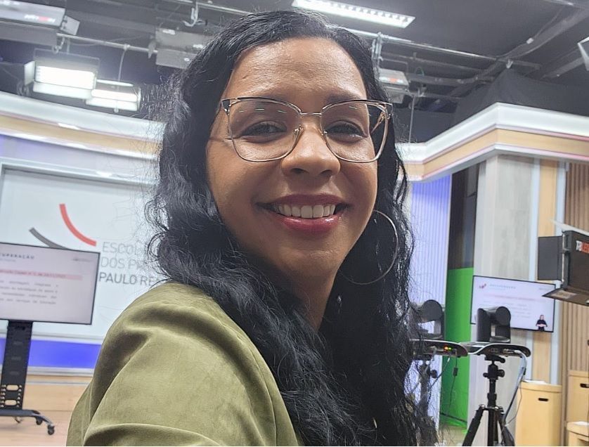Em sala de aula há 15 anos, docente comemora valorização da cultura afro-brasileira nas escolas: "aprendi mais com os alunos que com os livros • Divulgação