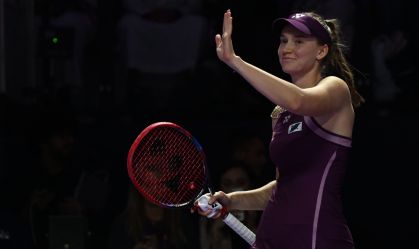 Rybakina vence Sabalenka, número 1 do mundo, e conquista o WTA Finals