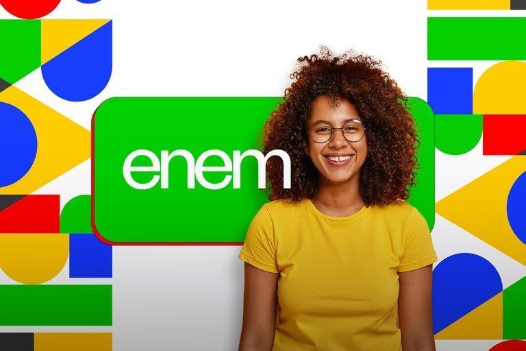 Jovem sorridente usa blusa amarela e ao lado dela aparece uma tarja escrito Enem