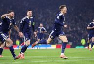 Com golaços, Escócia bate a Dinamarca e volta à Copa após 28 anos