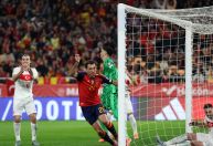 Espanha busca empate, garante vaga e manda Turquia para repescagem da Copa