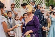 "Êta Mundo Melhor!": casamento de Dita e Candinho termina em guerra de bolo