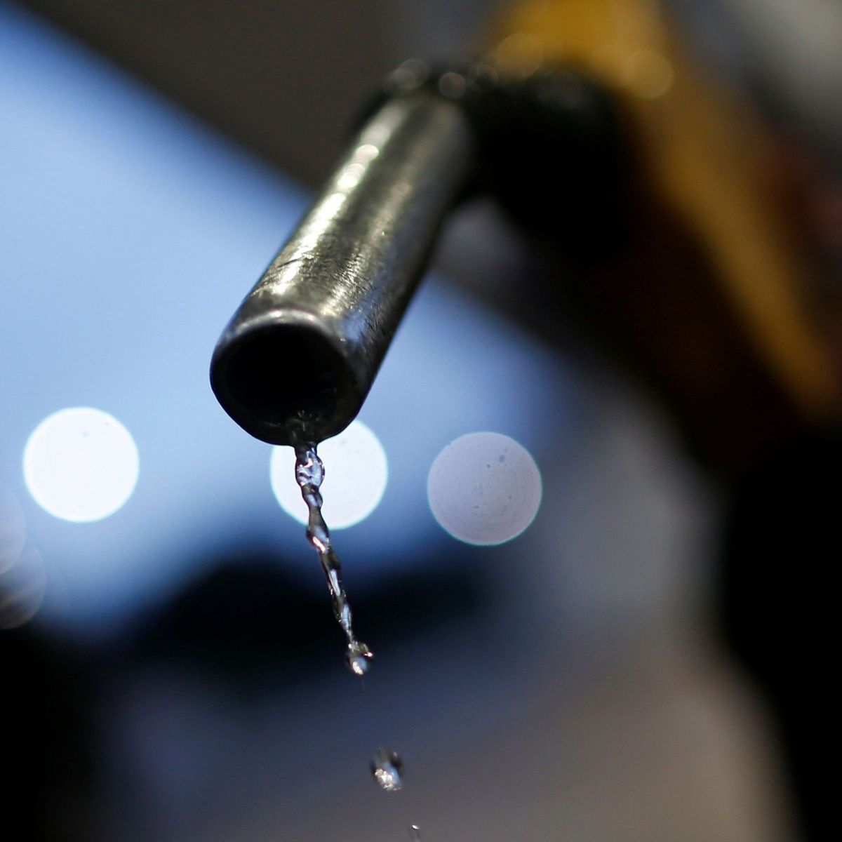 China limita aumento de combustíveis para lidar com alta do petróleo