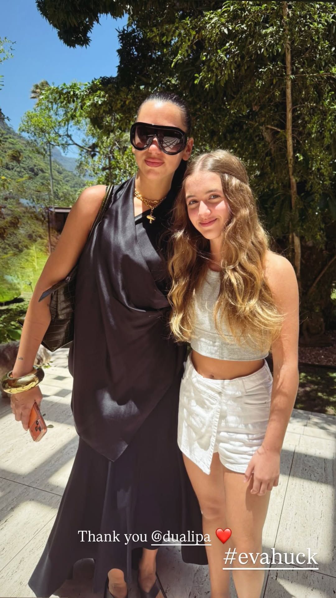 Filha de Luciano Huck e Angélica tieta Dua Lipa • Instagram / Angélica