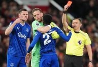 Jogador do Everton discute com companheiro, acerta tapa e é expulso; veja
