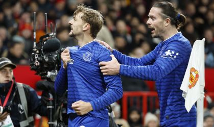 Com um jogador a mais, United perde para o Everton pela Premier League