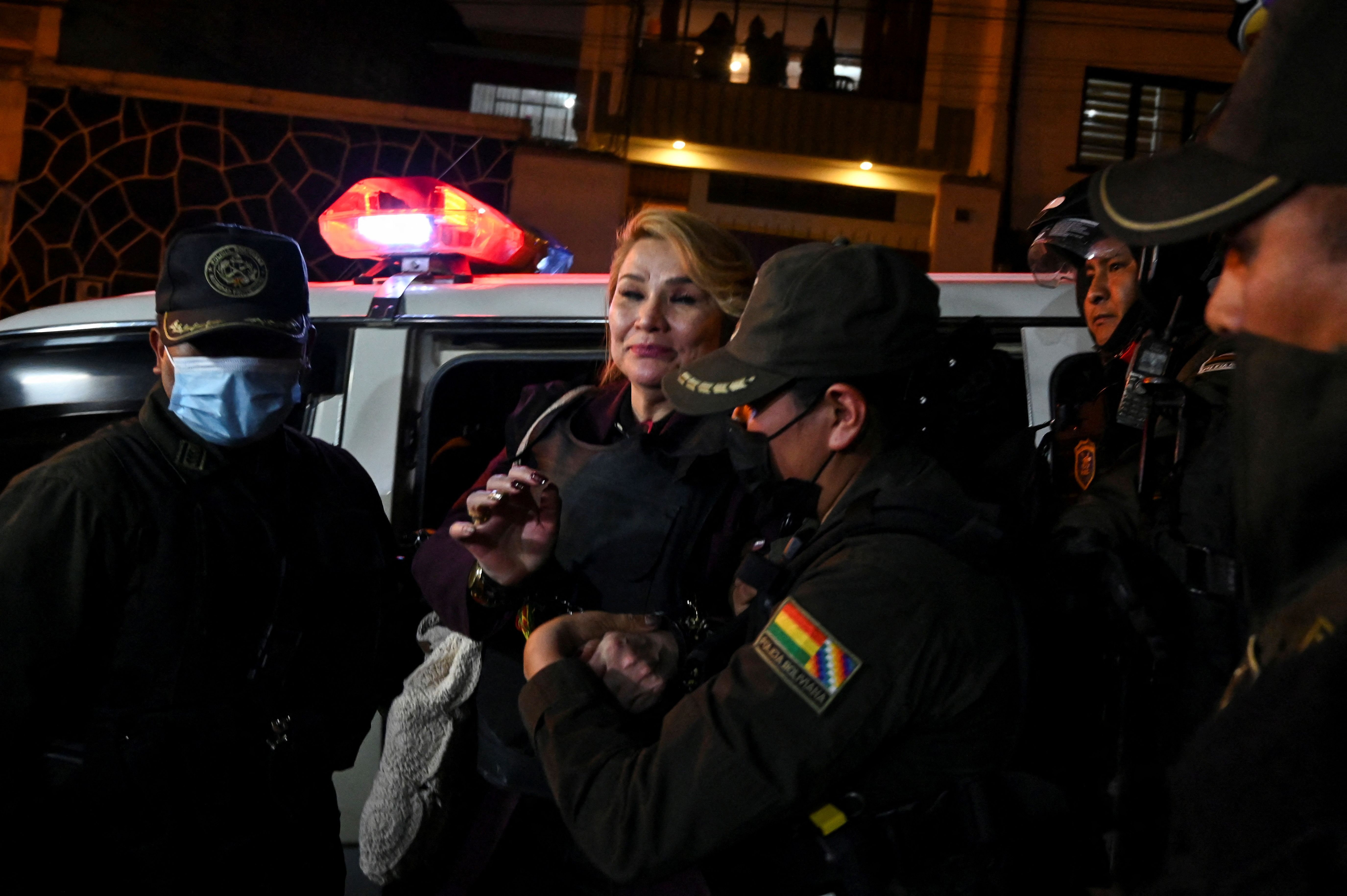 Ex-presidente da Bolívia Jeanine Áñez retorna à prisão em La Paz após comparecer ao seu julgamento