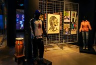 Exposição em SP conta a história do funk com mais de 400 obras