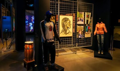 Exposição em SP conta a história do funk com mais de 400 obras