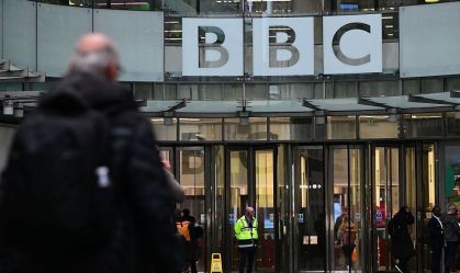 BBC pede desculpas a Trump por edição de documentário, mas nega indenização