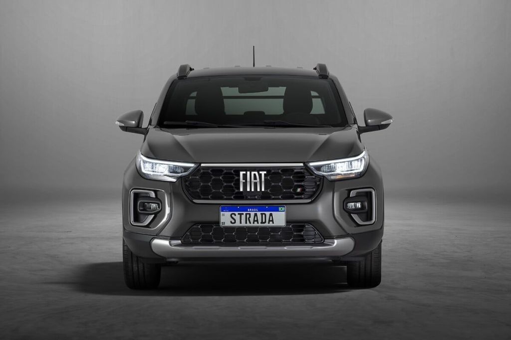 Fiat Strada tem faróis em LED com boa iluminação noturna