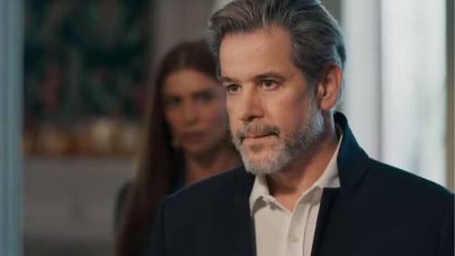 Ferette (Murilo Benício) revela motivo para planejar morte de Rogério (Eduardo Moscovis)