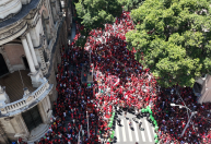 Flamengo desembarca no Rio e torcida faz festa para receber jogadores