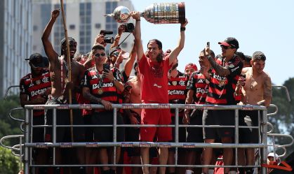 Jogadores do Flamengo provocam rival carioca e Palmeiras em festa do título
