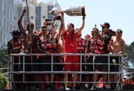 Jogadores do Flamengo provocam rival carioca e Palmeiras em festa do título