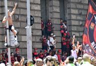 Festa rubro-negra tem provocação ao Palmeiras com cabeça de porco