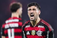 Flamengo vence Bragantino, descola do Palmeiras e vê título mais próximo