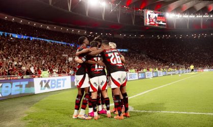 Jogadores do Flamengo celebram um dos gols da vitória sobre o Red Bull Bragantino