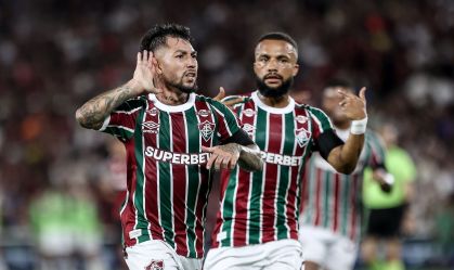 Lucho Acosta comemora o golaço no clássico entre Fluminense e Flamengo