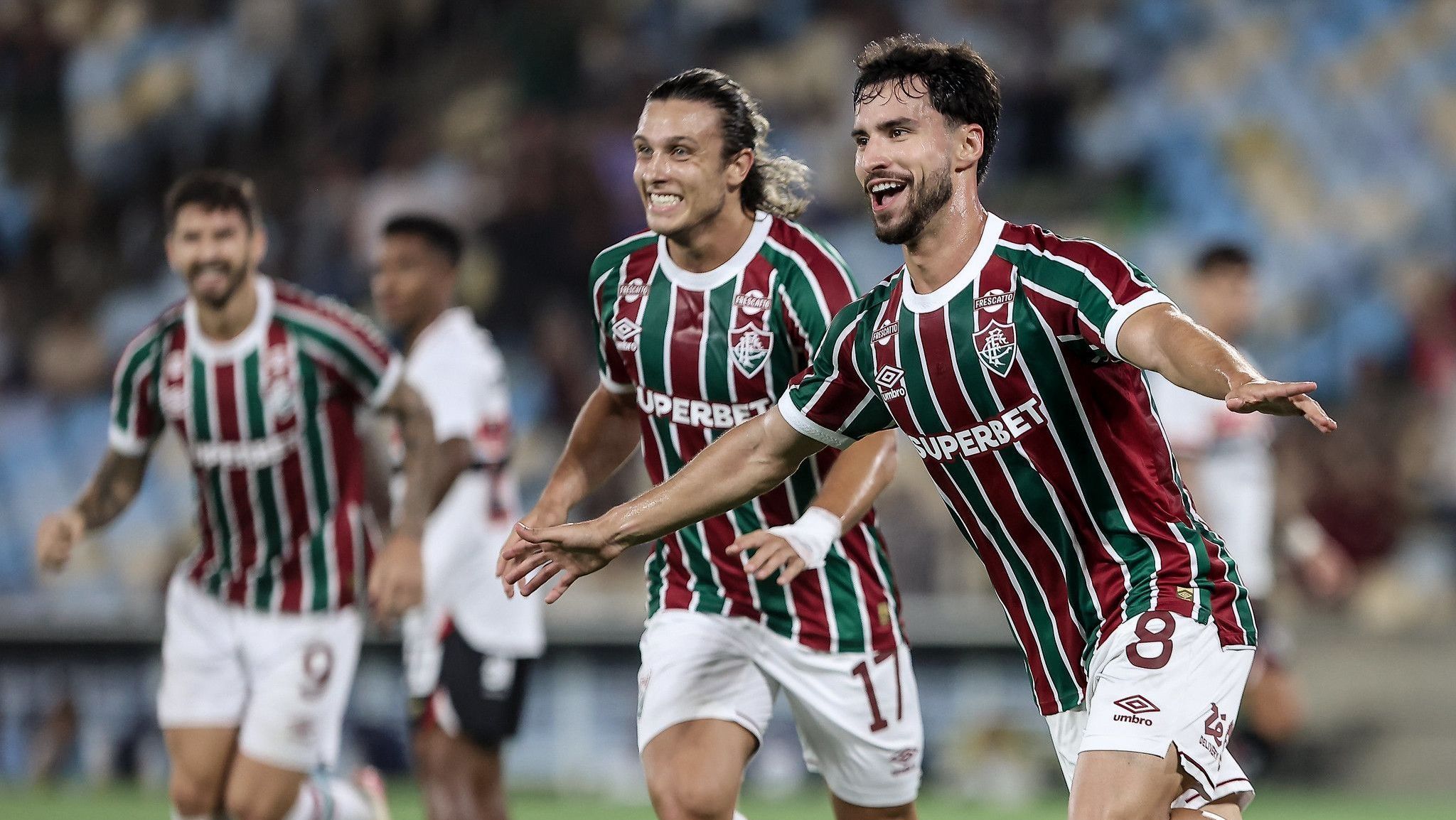 Jogadores do Fluminense comemorando um dos gols marcados sobre o São Paulo, em jogo válido pela 36ª rodada do Brasileirão