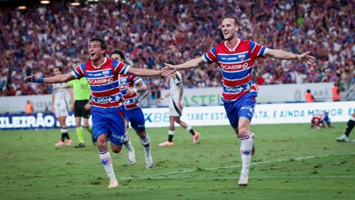 Pochettino celebra o gol do Fortaleza sobre o Atlético-MG