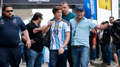 Franco Colapinto chega para o treino livre no GP de São Paulo