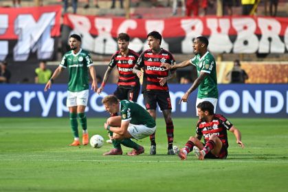 Bruno Fuchs recebe entrada de Erick Pulgar
