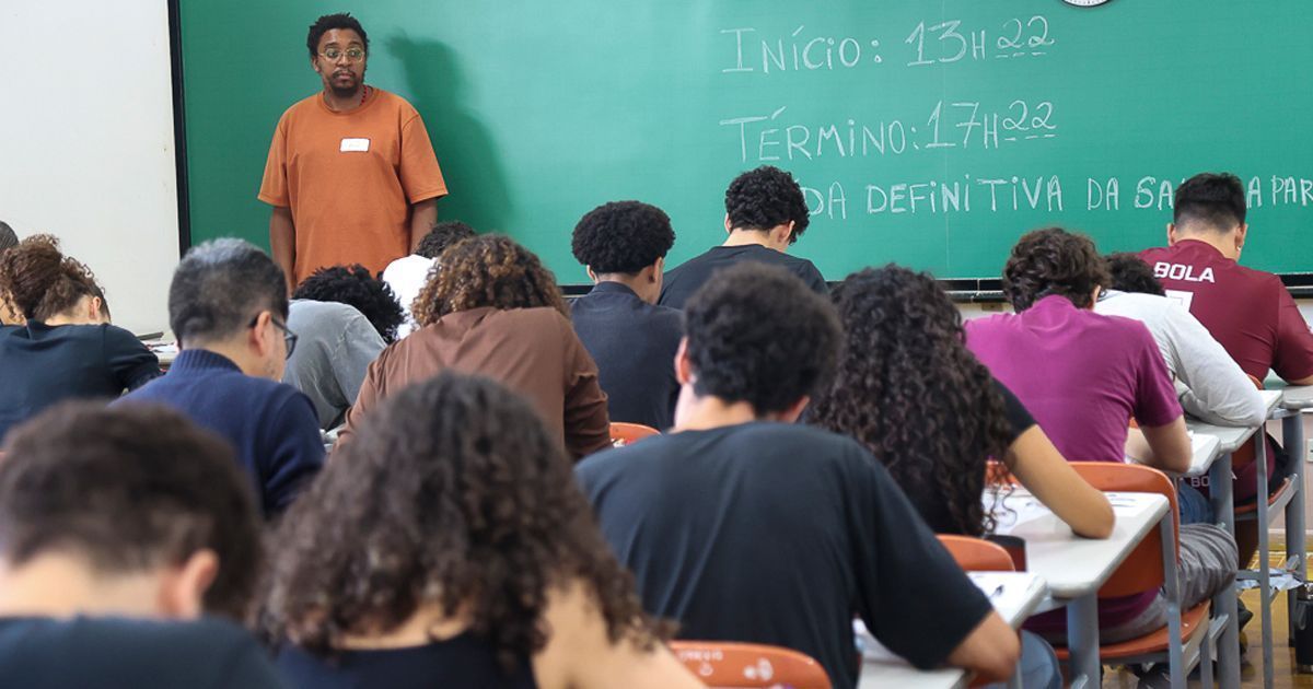 Estudantes fazem prova da Fuvest