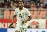 Jogador de Gana é hospitalizado após sofrer fratura em amistoso com o Japão