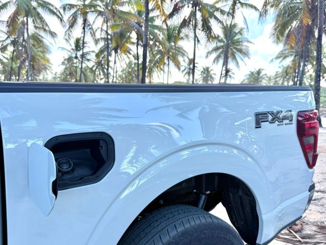 Picape tem tanque de 136 litros • Rodrigo Barros/CNN Brasil