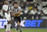 Botafogo domina Vasco e amplia vantagem no G7 do Brasileirão