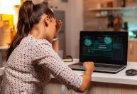 "Criminosos lançam novos golpes", diz especialista sobre Black Friday