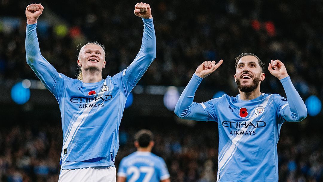 Haaland e Cherki celebram um os gols da vitória do City sobre o Bournemouth