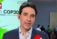 Descarbonização dos aviões é prioridade do governo, diz ministro à CNN