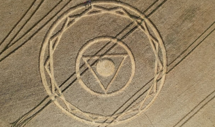 Agroglifo com formato misterioso surge no meio de plantação em cidade de SC