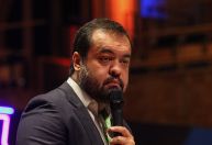 Defesa de Cláudio Castro deve contestar voto de relatora no TSE