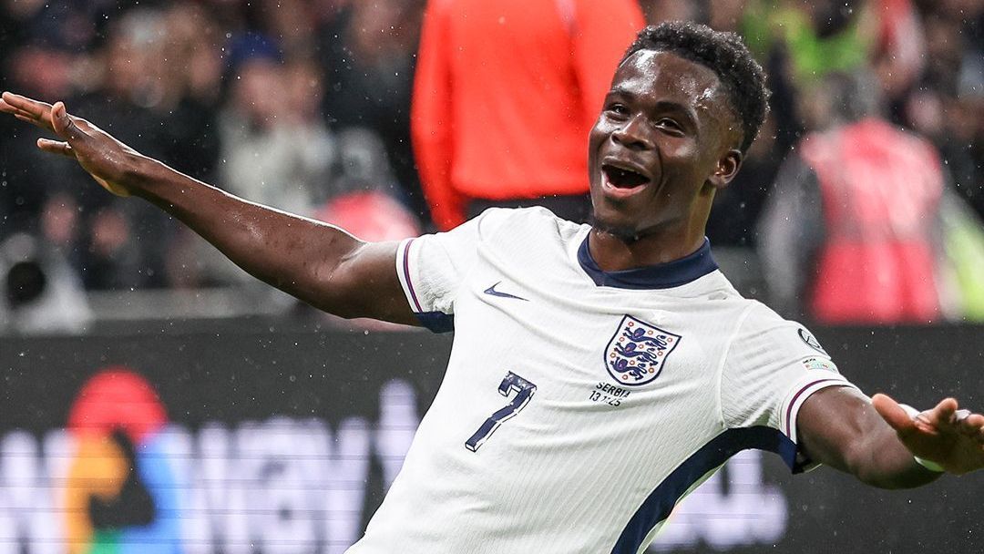 Bukayo Saka foi o autor de um dos gols da Inglaterra na vitória sobre a Sérvia, válida pelas Eliminatórias da Europa para a Copa do Mundo de 2026