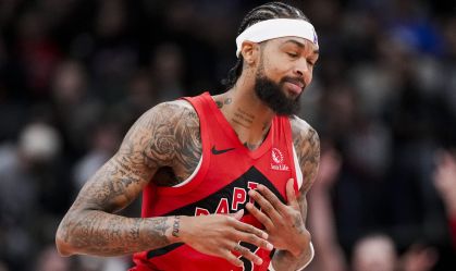 NBA: astro é multado após arremessar garrafa e atingir funcionários em jogo