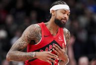 NBA: astro é multado após arremessar garrafa e atingir funcionários em jogo