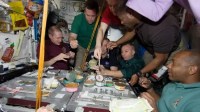 Dia de Ação de Graças: astronautas têm banquetes no espaço?
